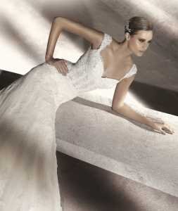 Pronovias-2012-4 Pronovias 2012 Gelinlik Modelleri - Üstü korse görünümlü gelinlik modeli