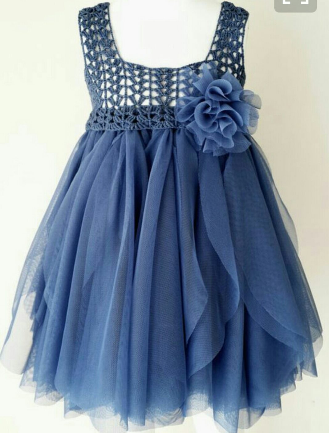 Çocuklar İçin Tığ İşi Tütü Etekli Abiye Elbise Modeli