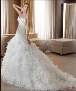 pronovias-gelinlik- 2011 Pronovias Balık Etekli Tüylü Gelinlik Modelleri