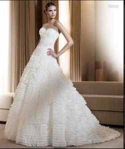 pronovias-gelinlik-4 2011 Pronovias Dantelli Fırfırlı Gelinlik Modelleri
