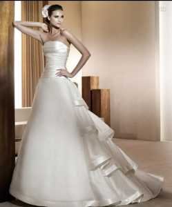 pronovias-gelinlik-8 2011 Pronovias Arkası Katkat Gelinlik Modeli