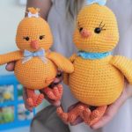 Amigurumi Örgü Oyuncak Modelleri – Amigurumi Örgü Fiyonklu Şirin Civciv Modeli Yapılışı ( Anlatımlı ) Anlatımlı Amigurumi örgü oyuncak modelleri
