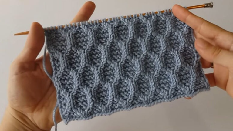 Kendinden Kabartmalı Bal Peteği Şiş Örgü Yelek Modeli