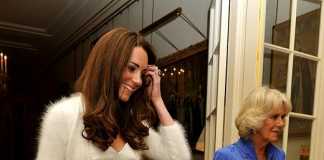 Kate Middleton'ın düğününde giydiği ikinci kostüm - mini bolerolu gelinlik modeli