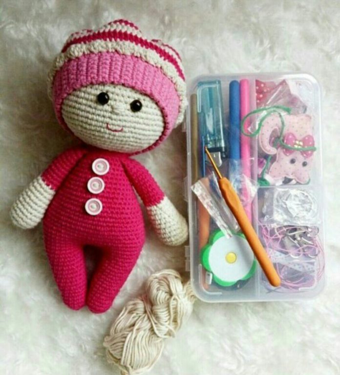 Screenshot_2017-03-22-23-02-31 Amigurumi kırmızı kıyafetli şapkalı kız modeli yapılışı anlatımlı