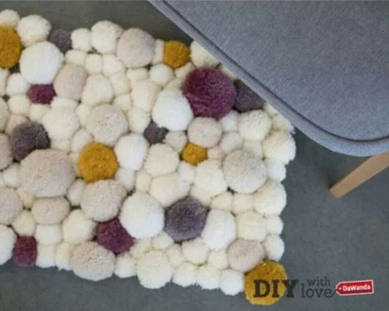 Ponponlarla yapılmış oaspas ve halı modelleri