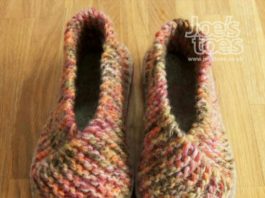 Haroşe örgü ile örülmüş ev ayakkabısı modeli yapılışı anlatımlı