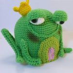 Amigurumi Örgü Oyuncak Modelleri – Amigurumi Kurbağa Prens Modeli Tarifi ( Anlatımlı ) Amigurumi örgü oyuncak kaplumbağa tarifi anlatımlı