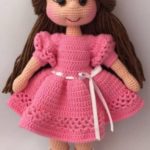 Amigurumi Örgü Oyuncak Modelleri – Amigurumi Örgü Oyuncak Uzun Saçlı Kız Bebek Modeli Tarifi ( Anlatımlı ) Kiloş elbiseli amigurumi örgü oyuncak kız bebeği modeli tarifi anlatımlı