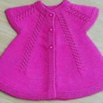 2 – 3 Yaş Bebekler İçin Örgü Bebek Yeleği Modeli Tarifi ( Anlatımlı ) Koldan ve ön gövdeden desenli örgü bebek yeleği modelleri tarifi anlatımlı