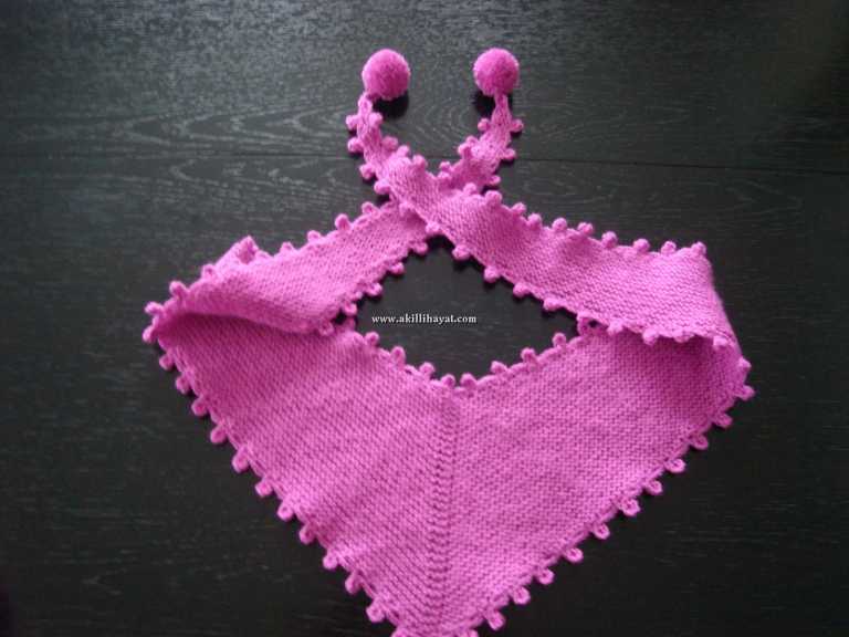 Örgüden pembe üçgen ponponlu atkı modeli yapılışı (açıklamalı)
